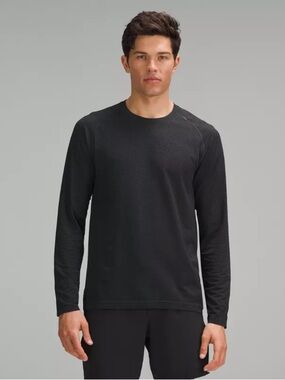 Lot of 2 Lululemon Men’s Metal Vent Tech Long-Sleeve Shirts
